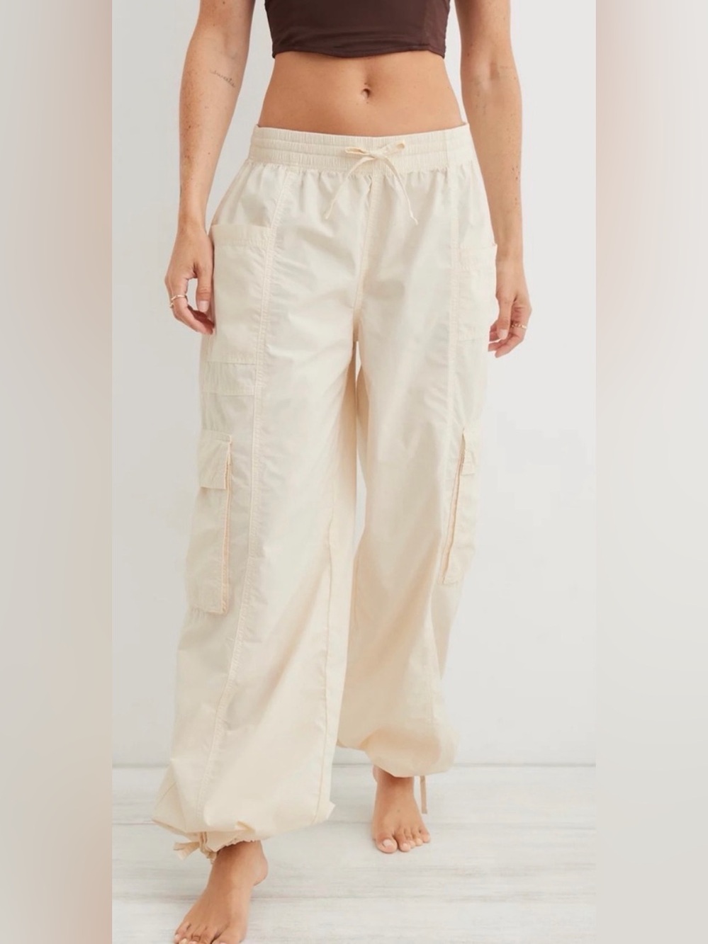 Aerie go for it baggy cargo parachute pants ivory size extra small
